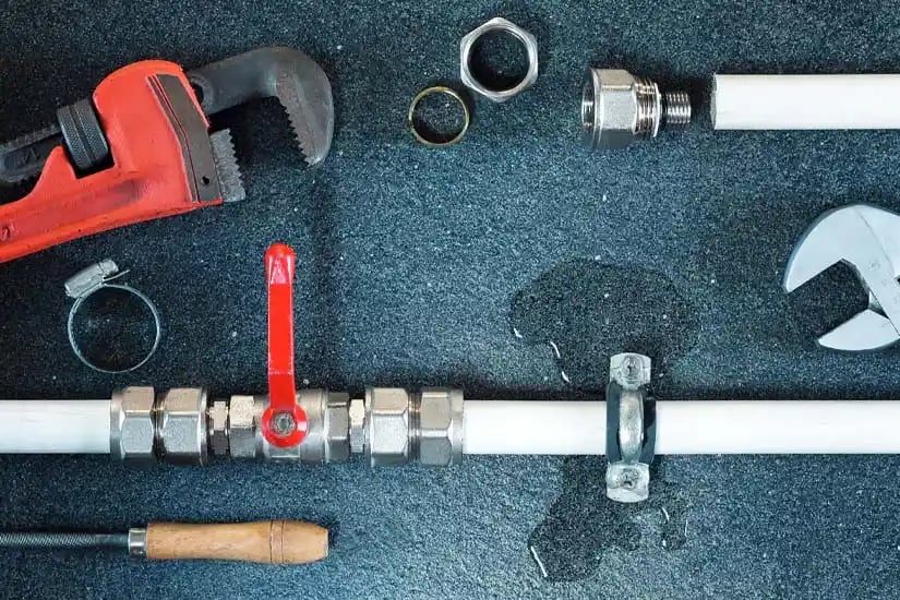 blogi-hero-vesivahingon-kokenut-sakari-hankki-kotiinsa-vuotovahdit-2