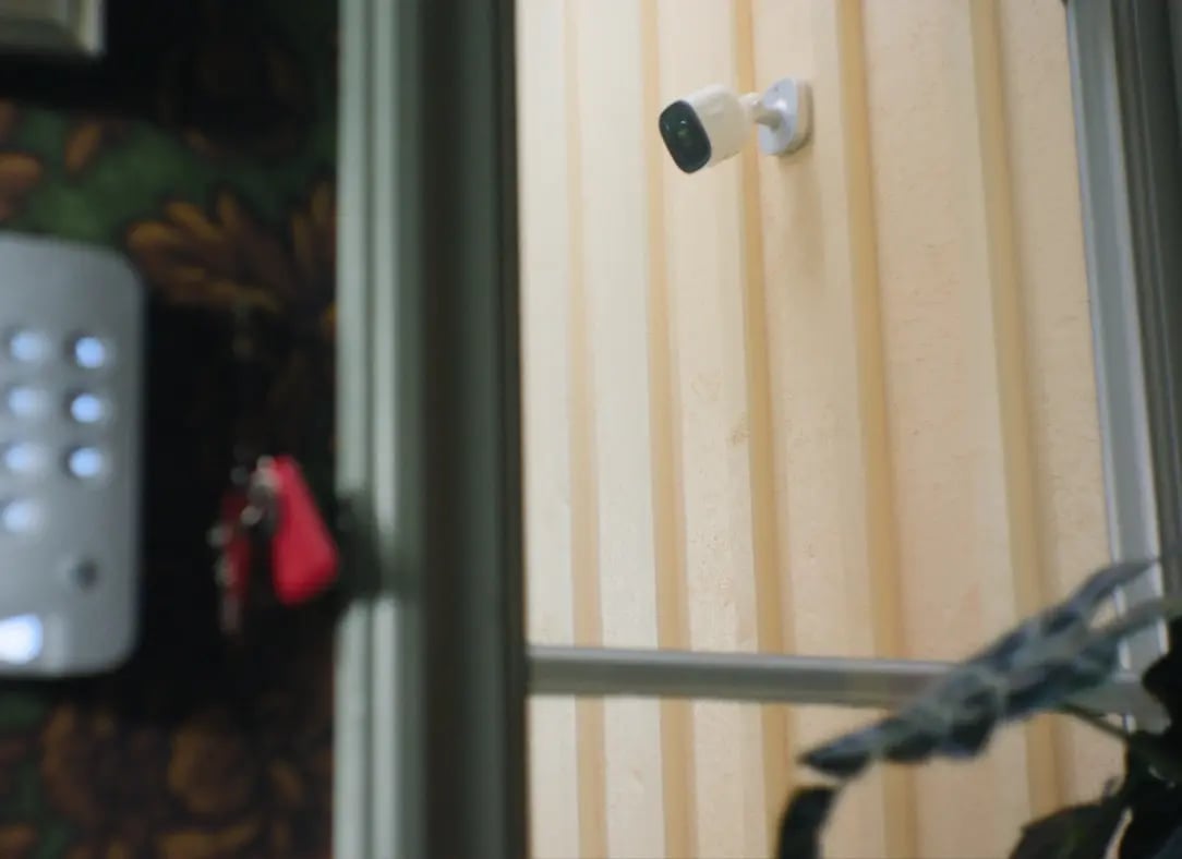 valvontakamera-ulkona-kayttonappaimisto