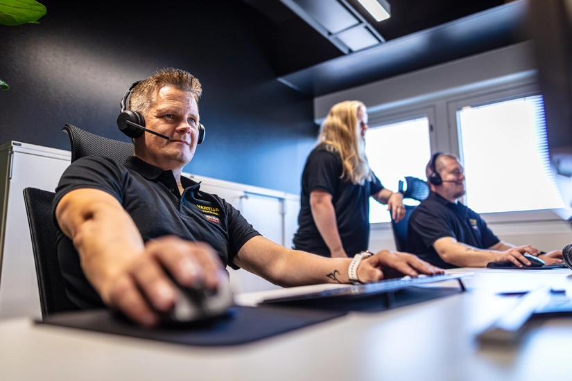 Näkymätön turvaverkko, joka ei nuku koskaan – näin toimii Sector Alarmin hälytyskeskus