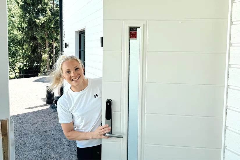 Oona Tolppanen valitsi Sector Alarmin turvajärjestelmän